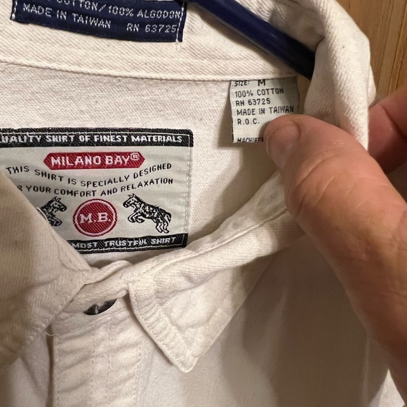 NWOT Milano Bay off white colored button down shirt with 2 chest pockets! - Picture 2 of 3